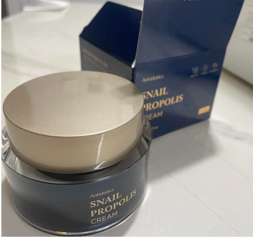 Premium Snail Mucin Skincare Essence - Hot K-beauty item